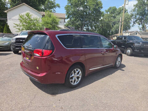 2017 Chrysler Pacifica Touring-L