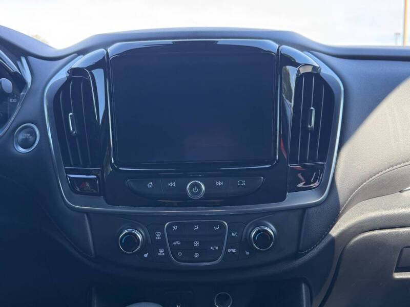 2022 Chevrolet Traverse LT Cloth