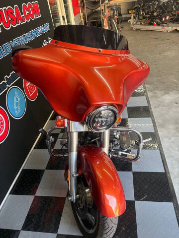 2011 Harley-Davidson FLHX 103