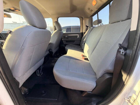 2017 RAM 1500 SLT
