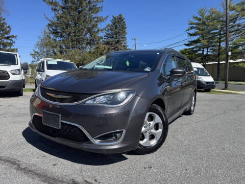 2017 Chrysler Pacifica Touring-L Plus