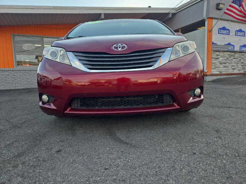 2011 Toyota Sienna XLE 8-Passenger