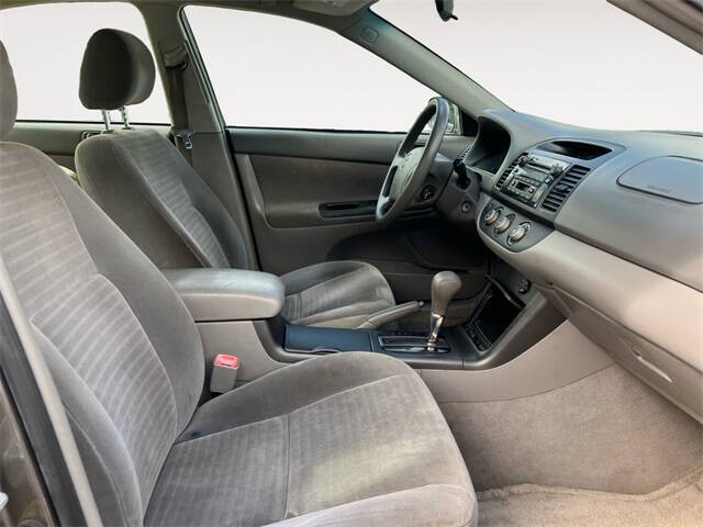 2005 Toyota Camry LE