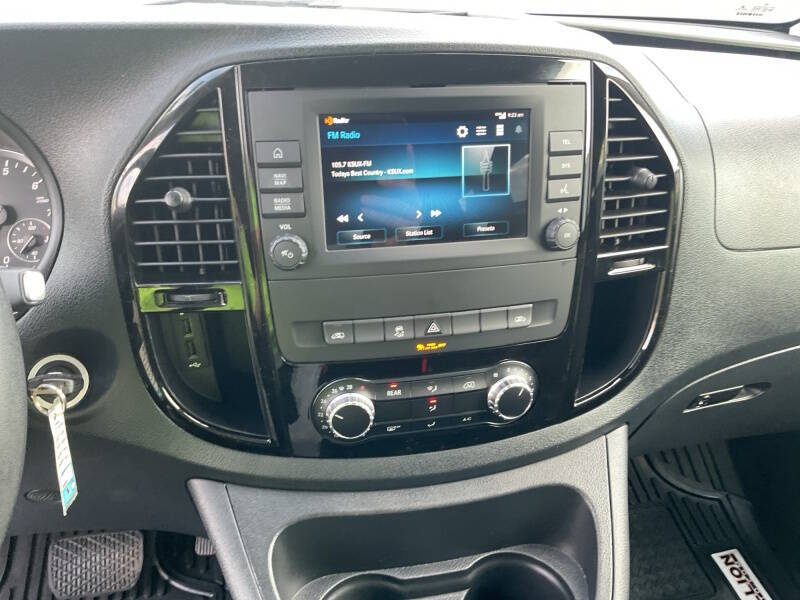 2022 Mercedes-Benz Metris Passenger