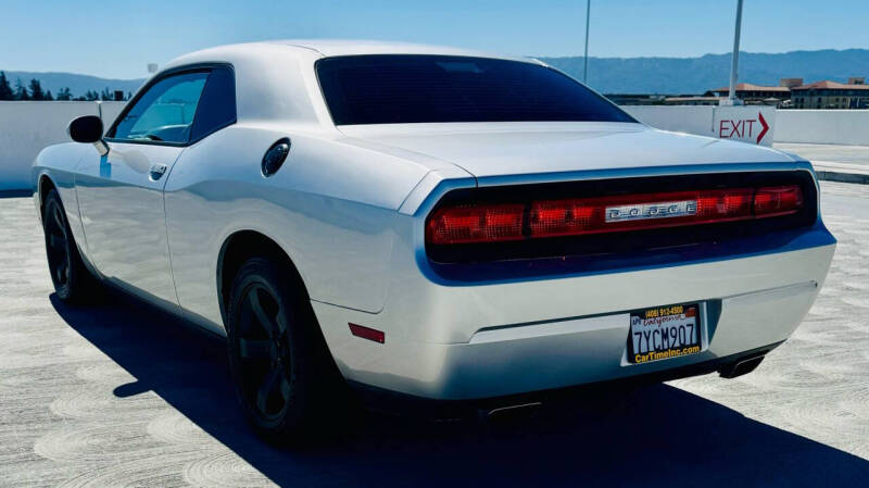 2012 Dodge Challenger SXT Plus