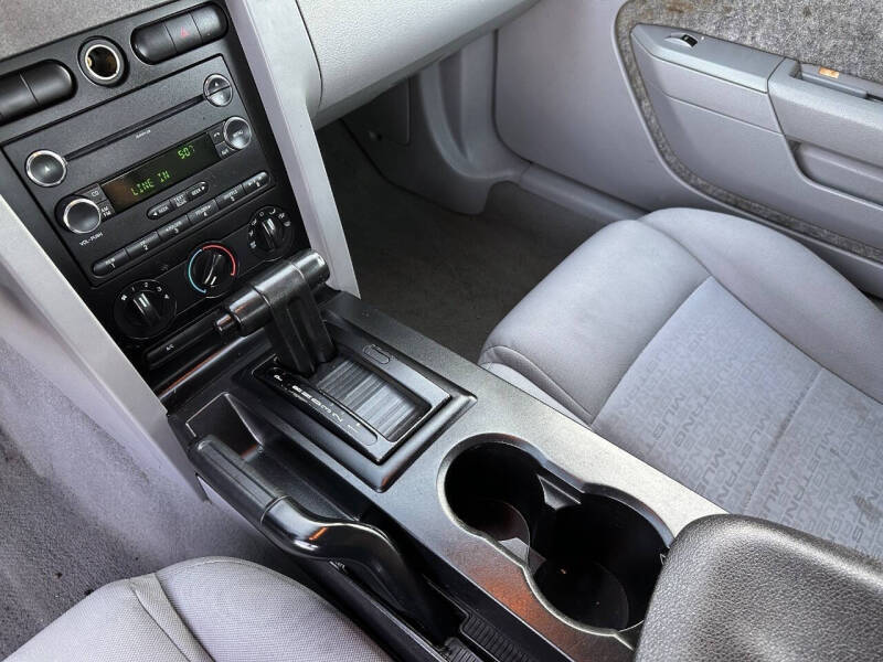 2009 Ford Mustang V6 Deluxe