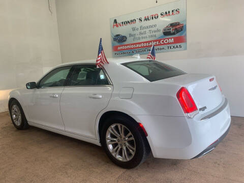 2018 Chrysler 300 Touring