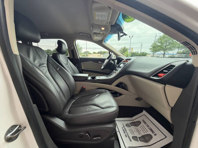 2019 Lincoln Nautilus Select