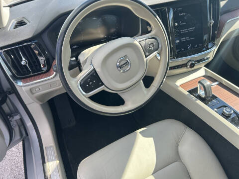 2022 Volvo S60 B5 Momentum