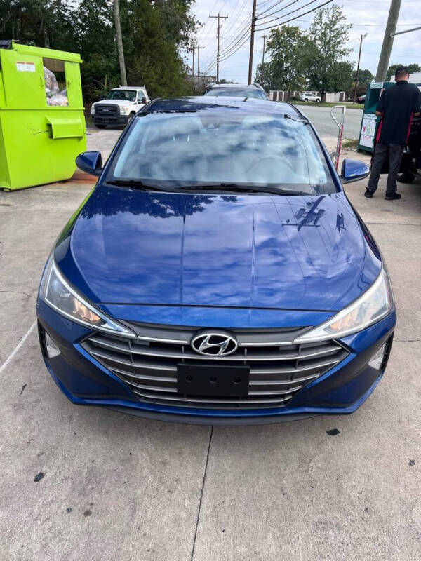 2019 Hyundai Elantra SEL photo 4