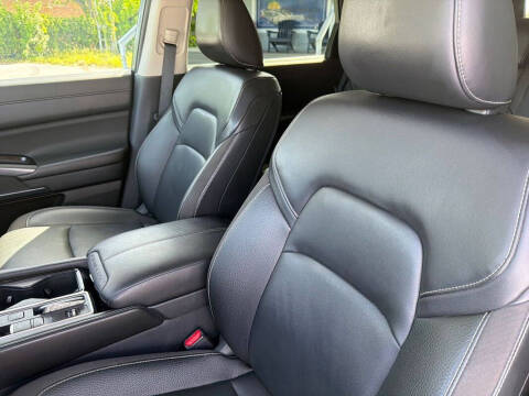 2025 Nissan Pathfinder SL
