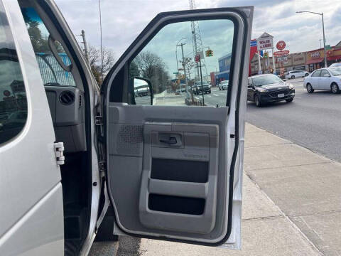 2011 Ford E-Series E-150 XLT