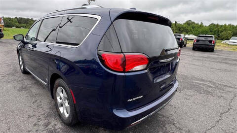 2017 Chrysler Pacifica Touring-L Plus