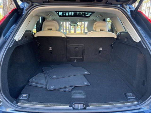 2023 Volvo XC60 B5 Plus Bright Theme