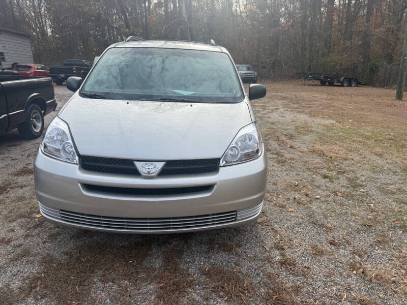 2004 Toyota Sienna LE 8 Passenger