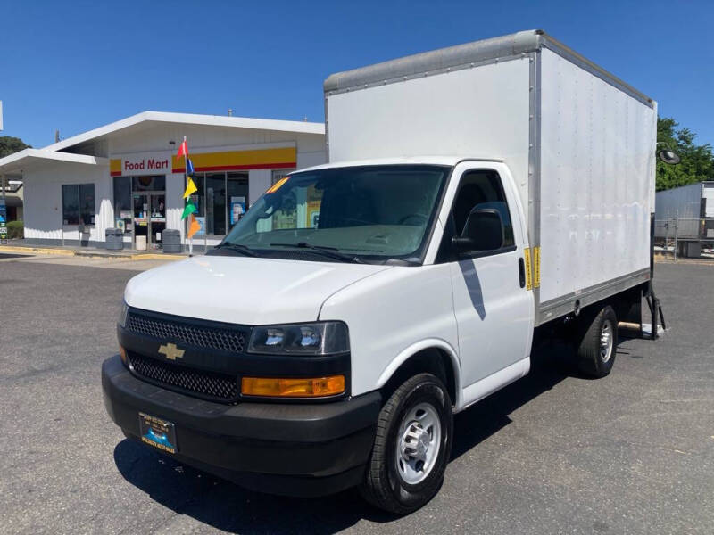 2020 Chevrolet Express Cutaway Base's photo