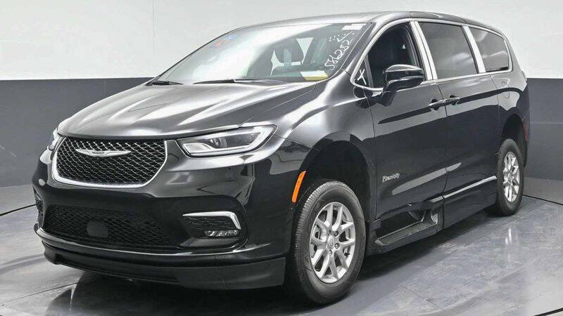 2025 Chrysler Pacifica Select