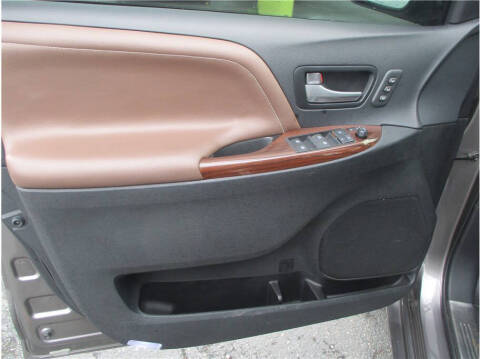 2015 Toyota Sienna Limited Premium 7-Passenger