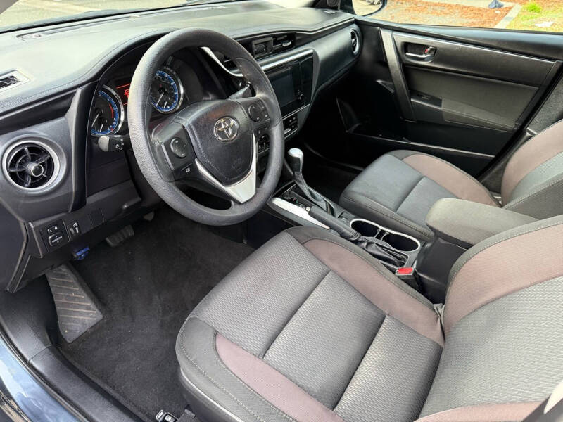 2019 Toyota Corolla LE photo 9