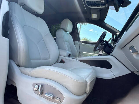 2020 Porsche Macan S