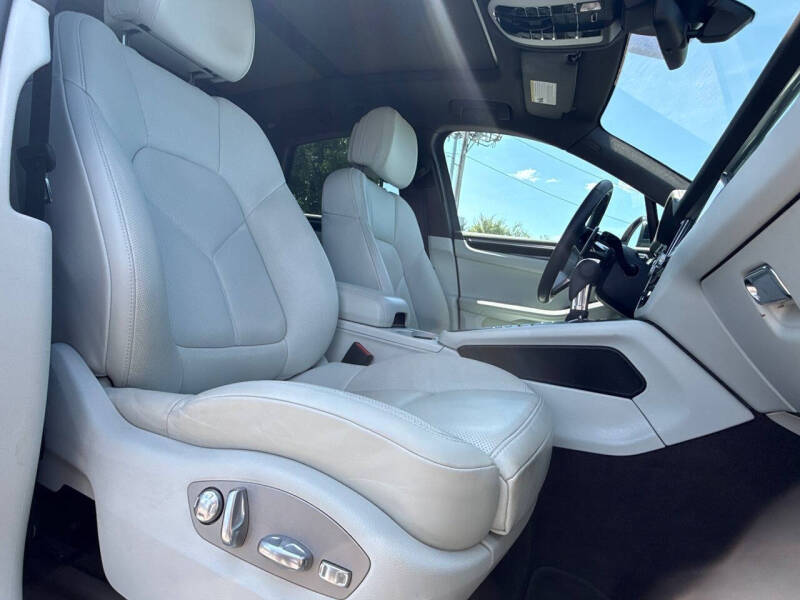 2020 Porsche Macan S