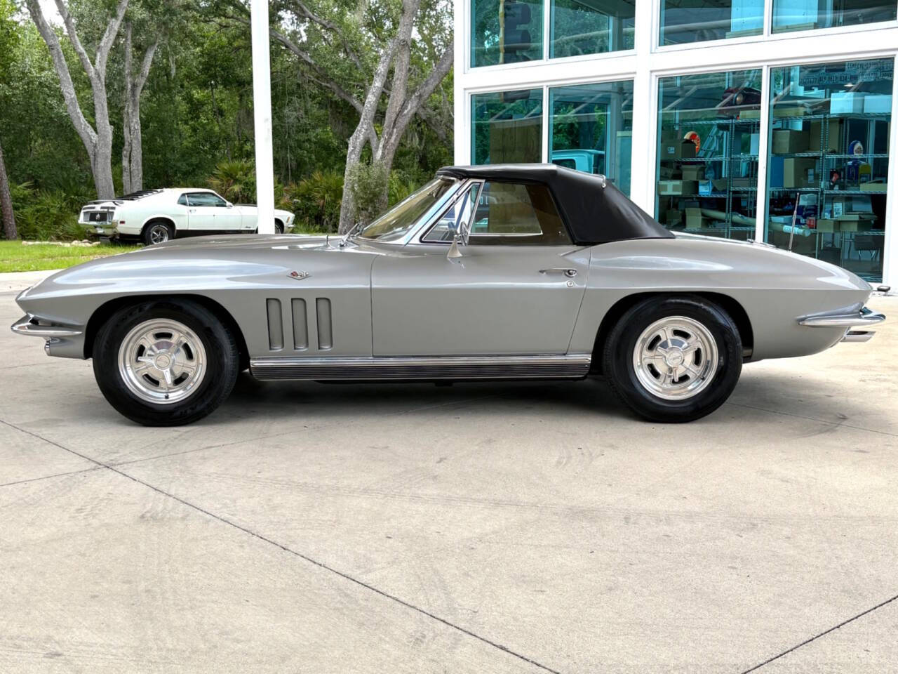 1966 Chevrolet Corvette 23