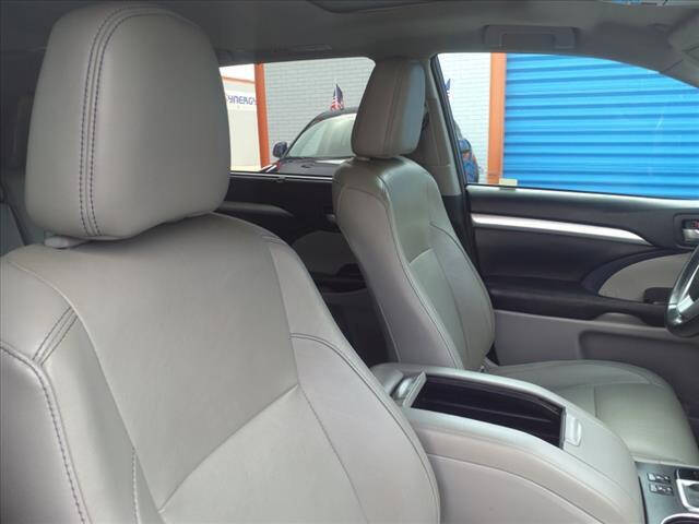 2017 TOYOTA Highlander SUV / Crossover - $23,797