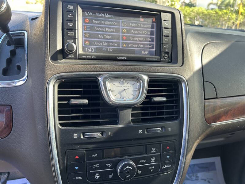 2012 Chrysler Town and Country Touring-L