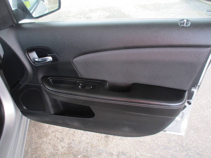 2012 Dodge Avenger SE V6