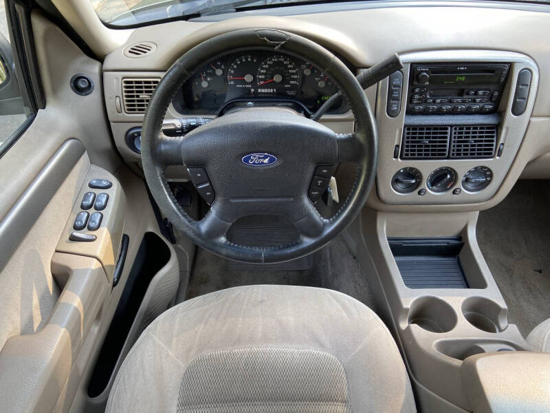 2004 Ford Explorer XLT