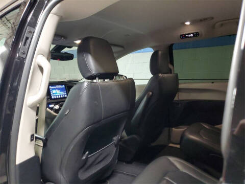 2017 Chrysler Pacifica Touring-L