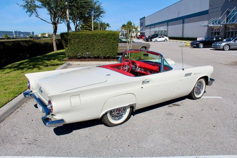 1957 Ford Thunderbird