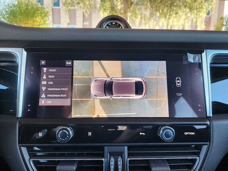 2022 Porsche Macan