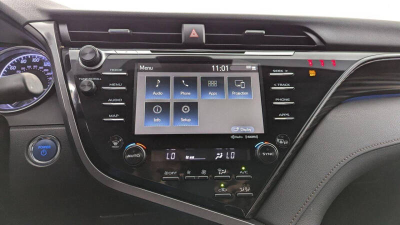 2020 Toyota Camry Hybrid XLE