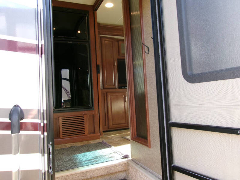 2013 Thor Motor Coach Challenger 37kt