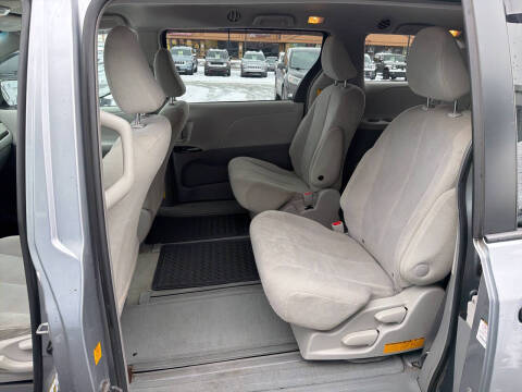 2012 Toyota Sienna Base 7-Passenger