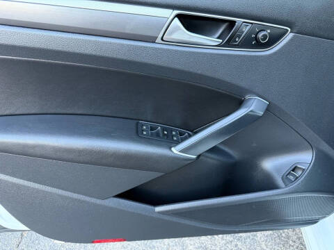 2017 Volkswagen Passat 1.8T R-Line