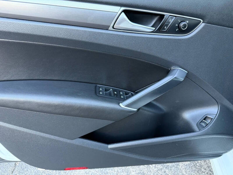 2017 Volkswagen Passat 1.8T R-Line