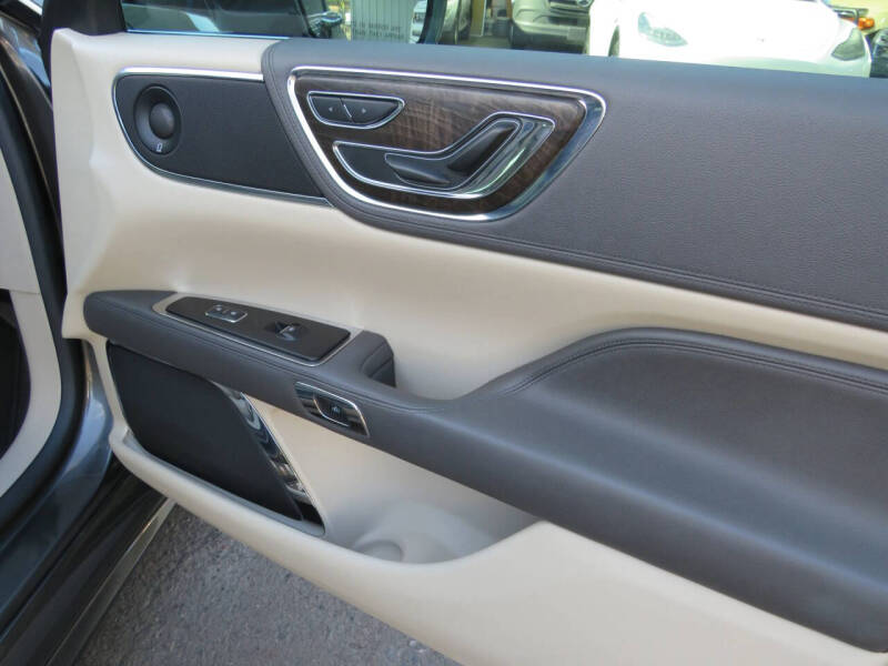 2017 Lincoln Continental Select