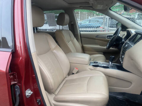 2017 Nissan Pathfinder SL