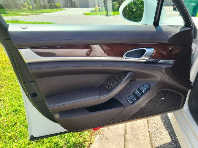 2011 Porsche Panamera 4S