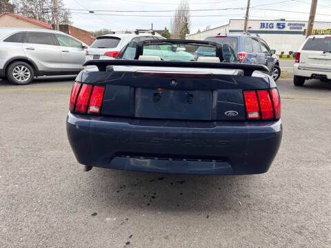 2003 Ford Mustang Deluxe