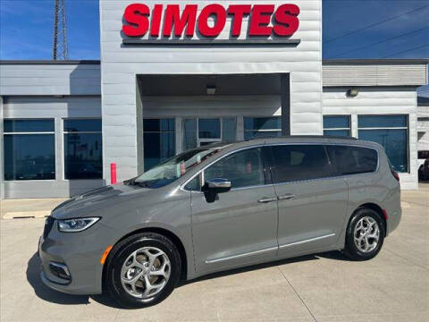 2023 Chrysler Pacifica for sale at SIMOTES MOTORS in Minooka IL