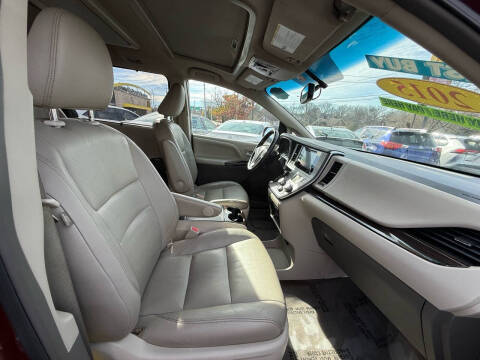 2015 Toyota Sienna XLE Premium 8-Passenger