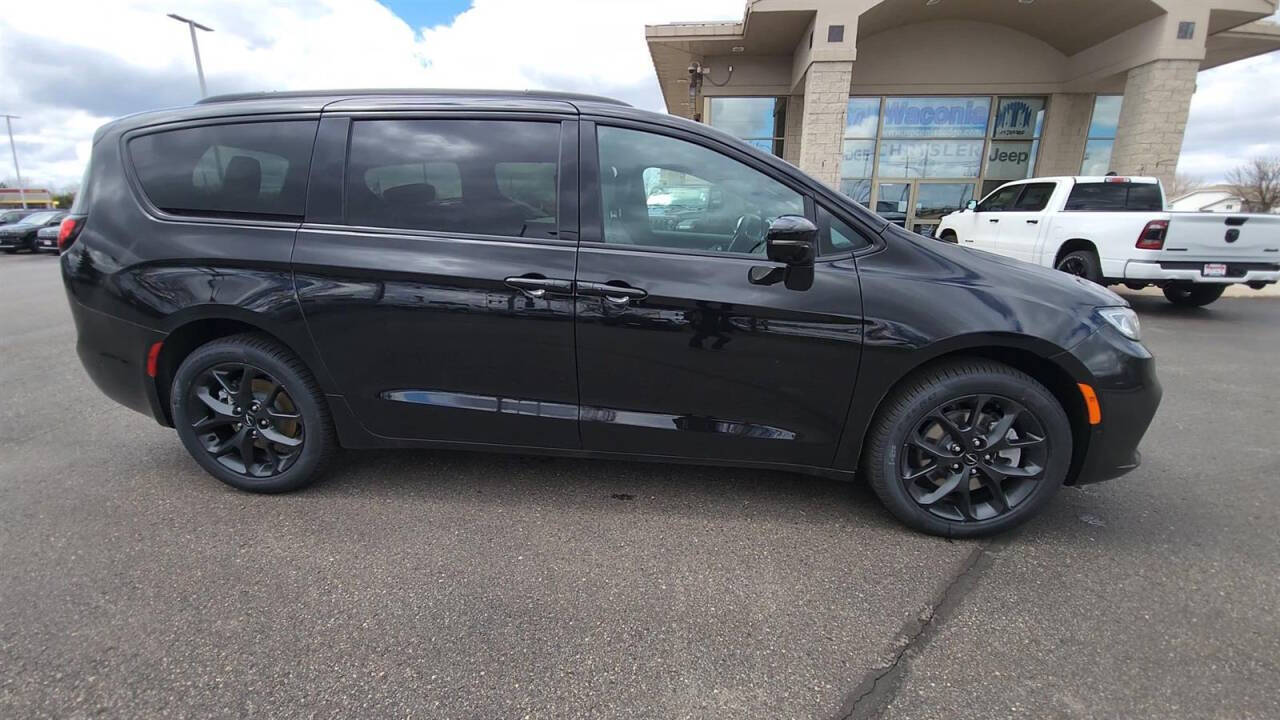 2024 Chrysler Pacifica for sale at Victoria Auto Sales in Victoria, MN