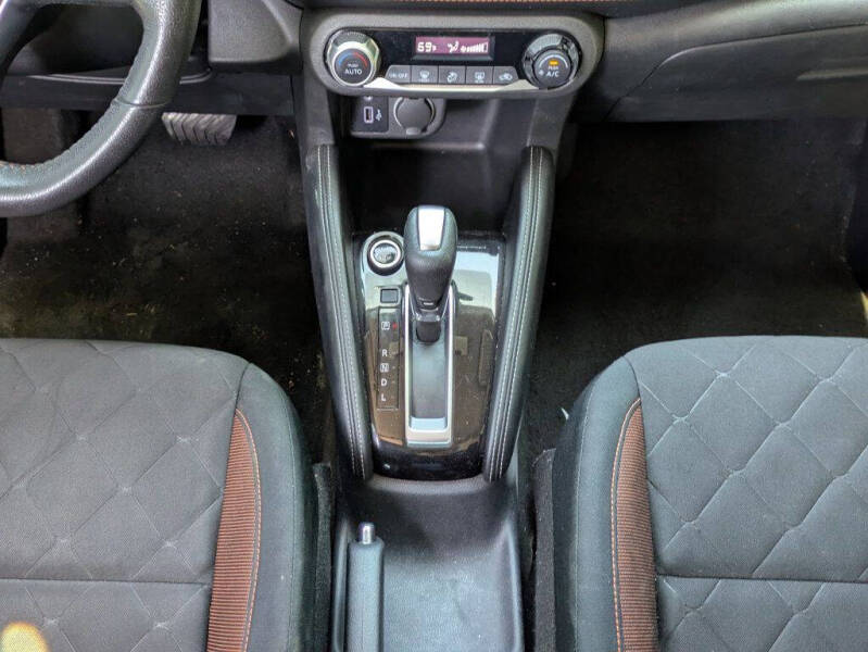 2020 Nissan Kicks SR