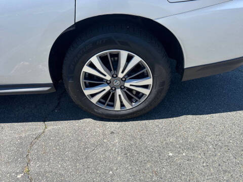2017 Nissan Pathfinder SV