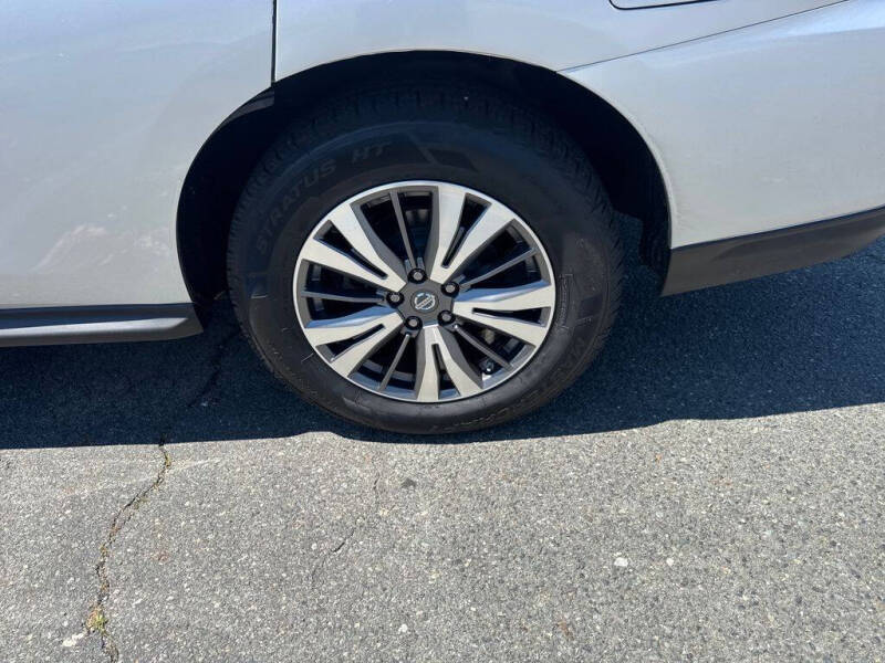 2017 Nissan Pathfinder SV