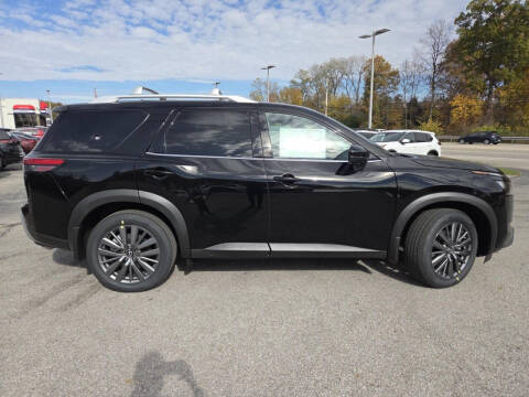 2025 Nissan Pathfinder SL