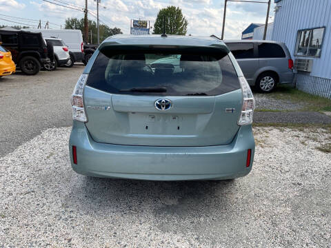 2013 Toyota Prius v Five